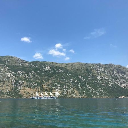 Apartment Stoliv Mare Kotor Bagian luar foto